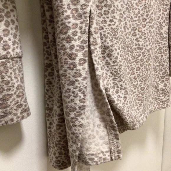 Womens American Eagle Cheetah Print Long Sleeve Top - Picture 4 of 7